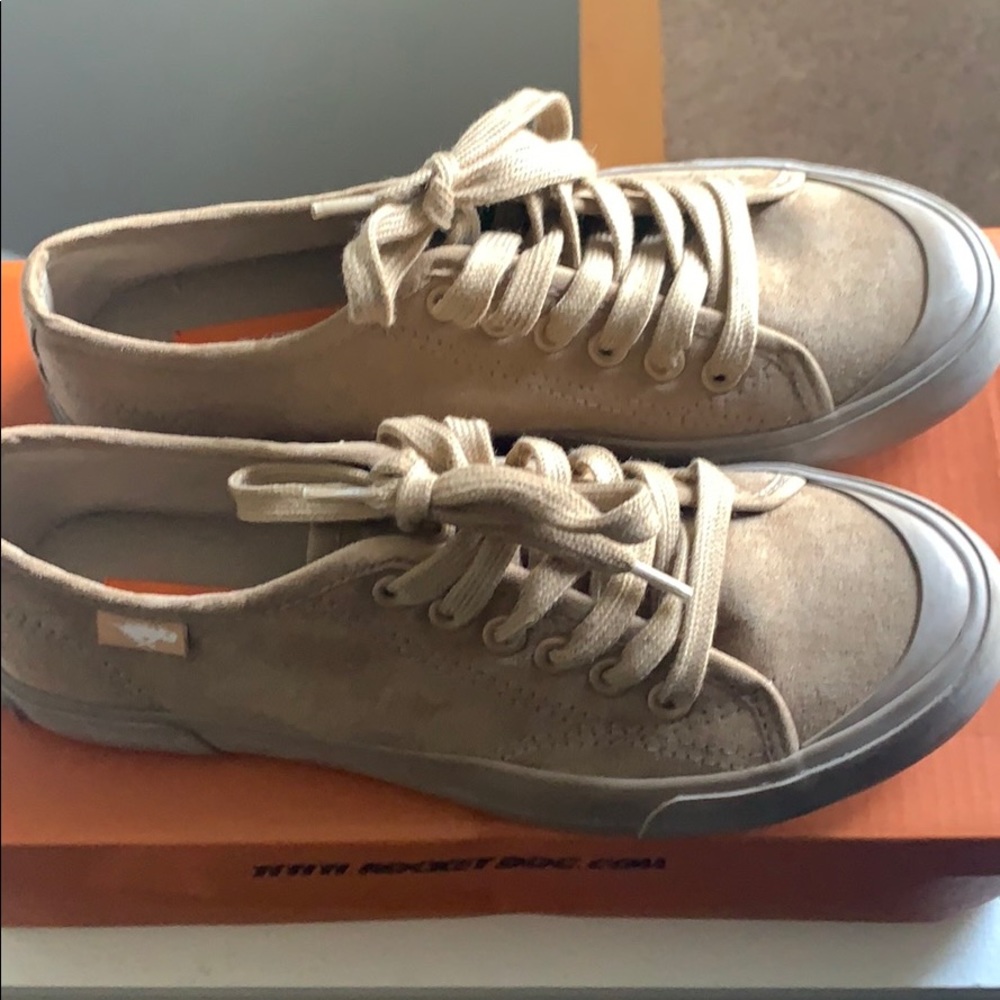 Fall sneaker! - Picture 5 of 5